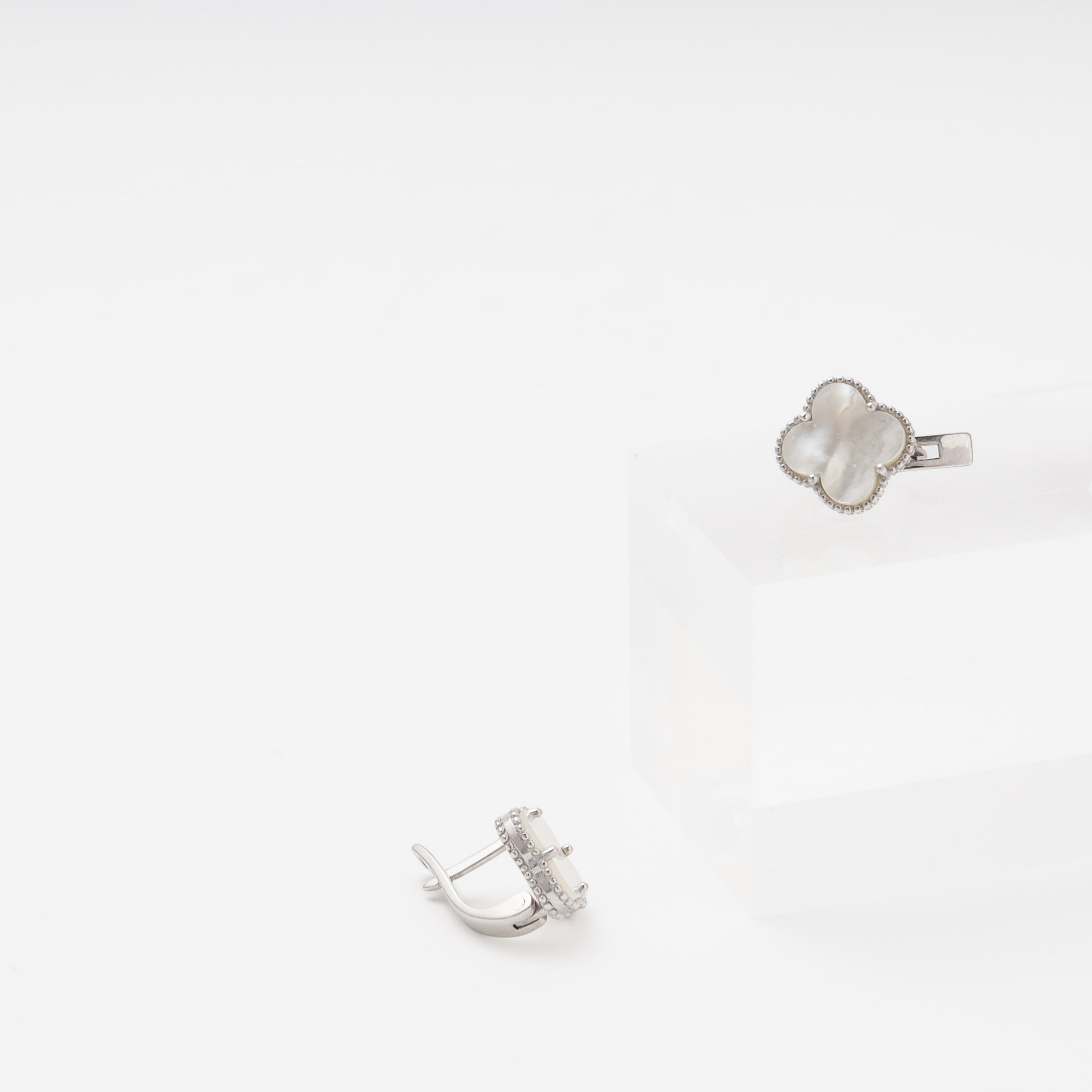 Silver drop earrings with clover pendant side view — Kabluchka