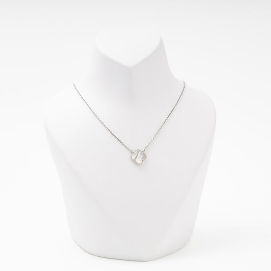 Silver 925 necklace with mother-of-pearl clover pendant on bust front — Kabluchka
