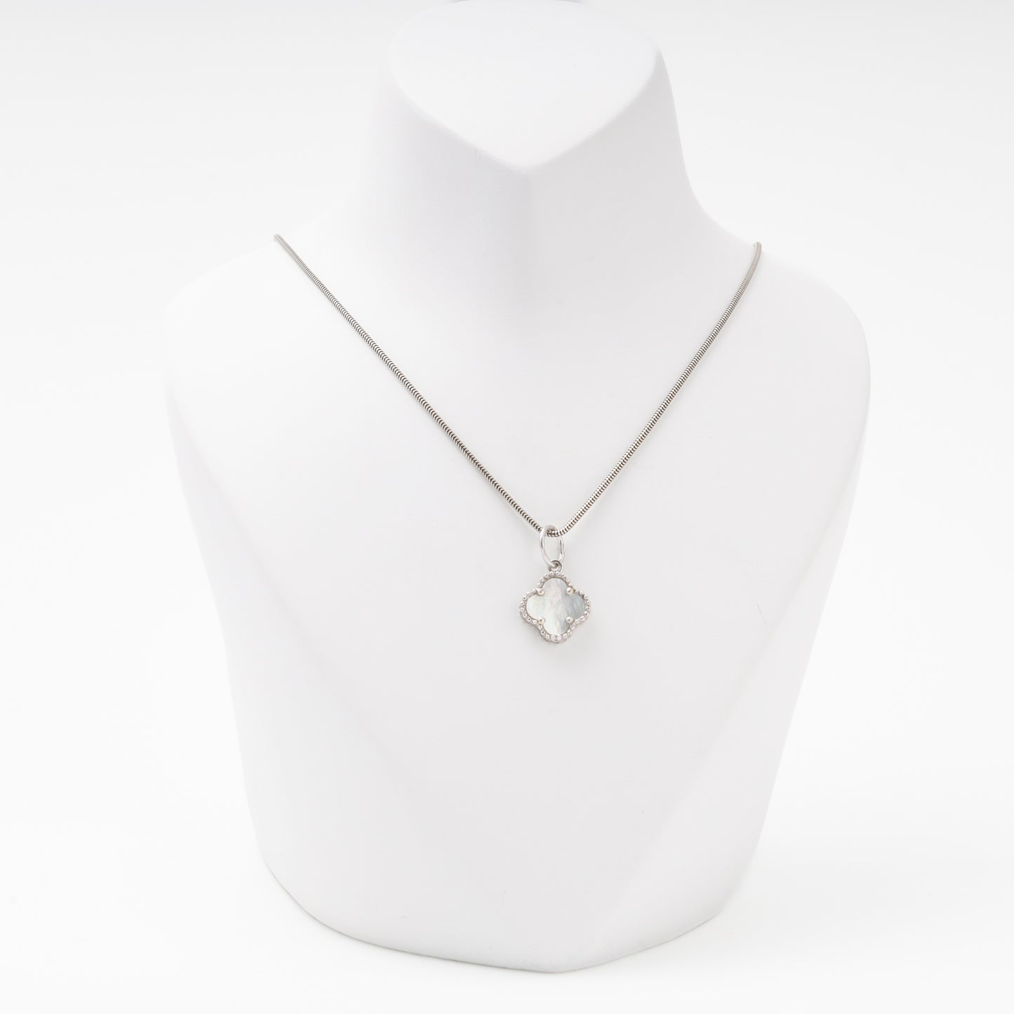 Silver 925 Clover Pendant with Mother-of-Pearl — Kabluchka