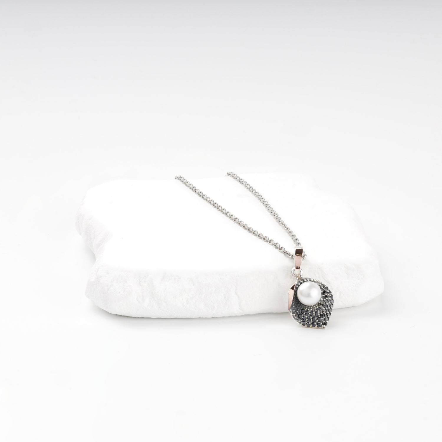 Silver 925 and Gold 375 pearl pendant with cubic zirconia — Kabluchka