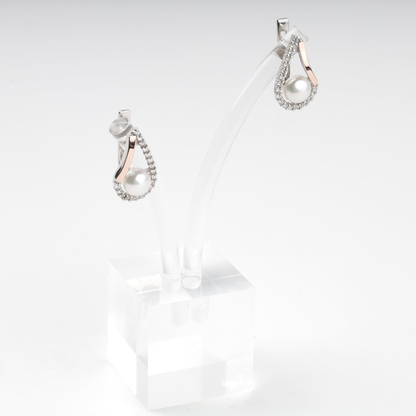 Silver 925 pearl earrings with flowing zirconia detail — Kabluchka