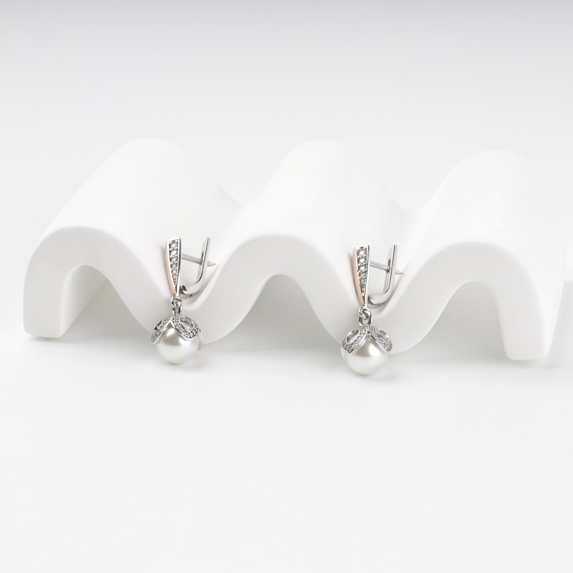 Silver and gold drop earrings side view with English locks — Kabluchka