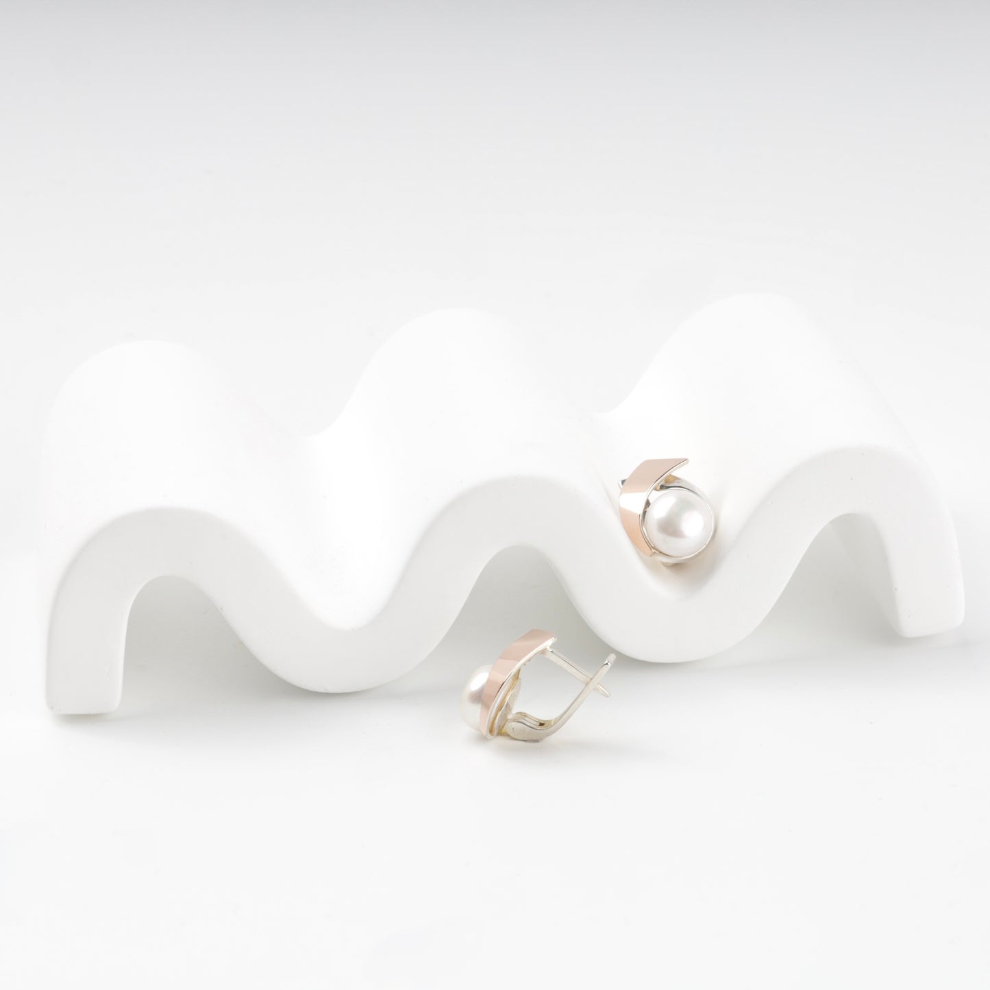 Silver 925 pearl earrings with English locks — side view — Kabluchka