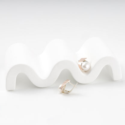 Silver 925 pearl earrings with English locks — side view — Kabluchka