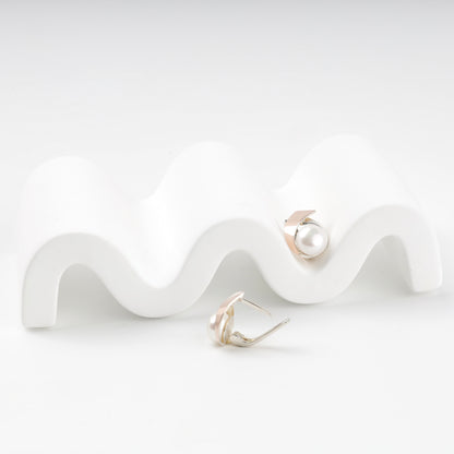 Pearl drop earrings with open English lock — back view — Kabluchka