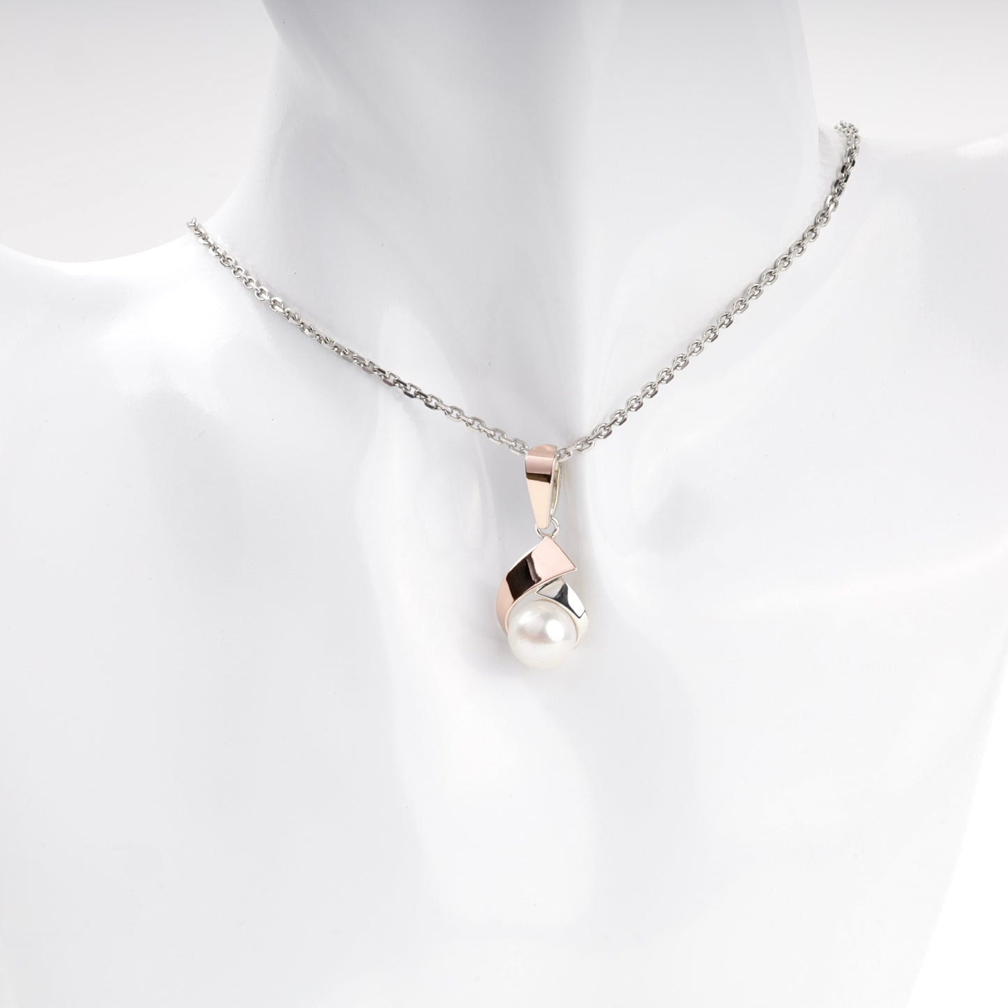 Silver 925 pearl pendant on styling chain — Kabluchka