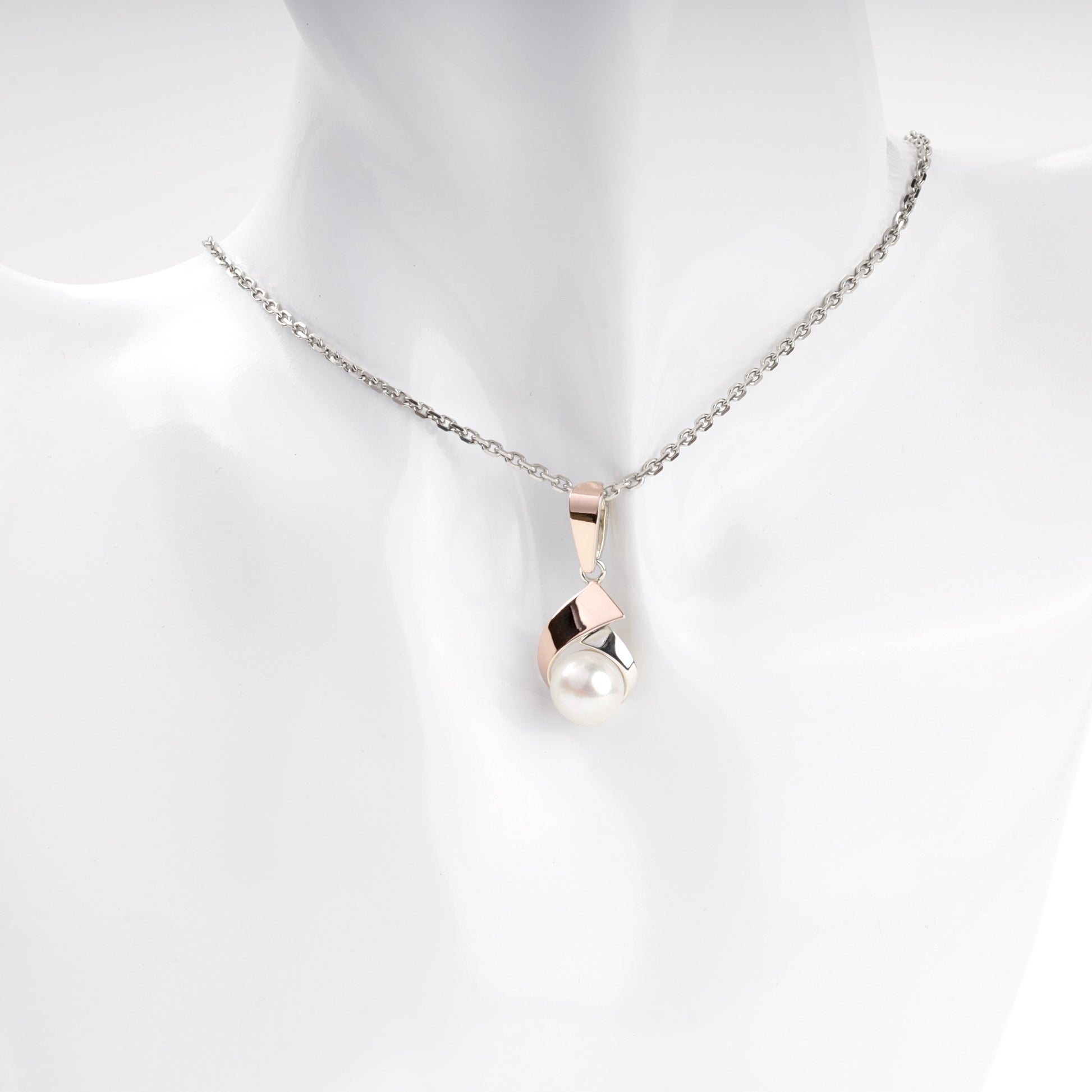 Silver 925 pearl pendant on styling chain — Kabluchka