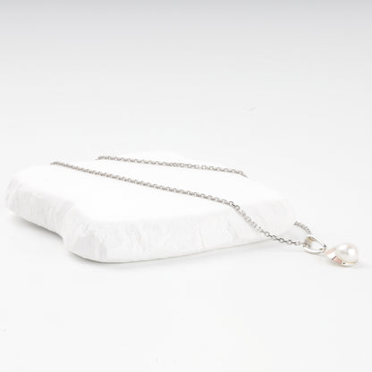 Silver 925 cultured pearl pendant — side view — Kabluchka