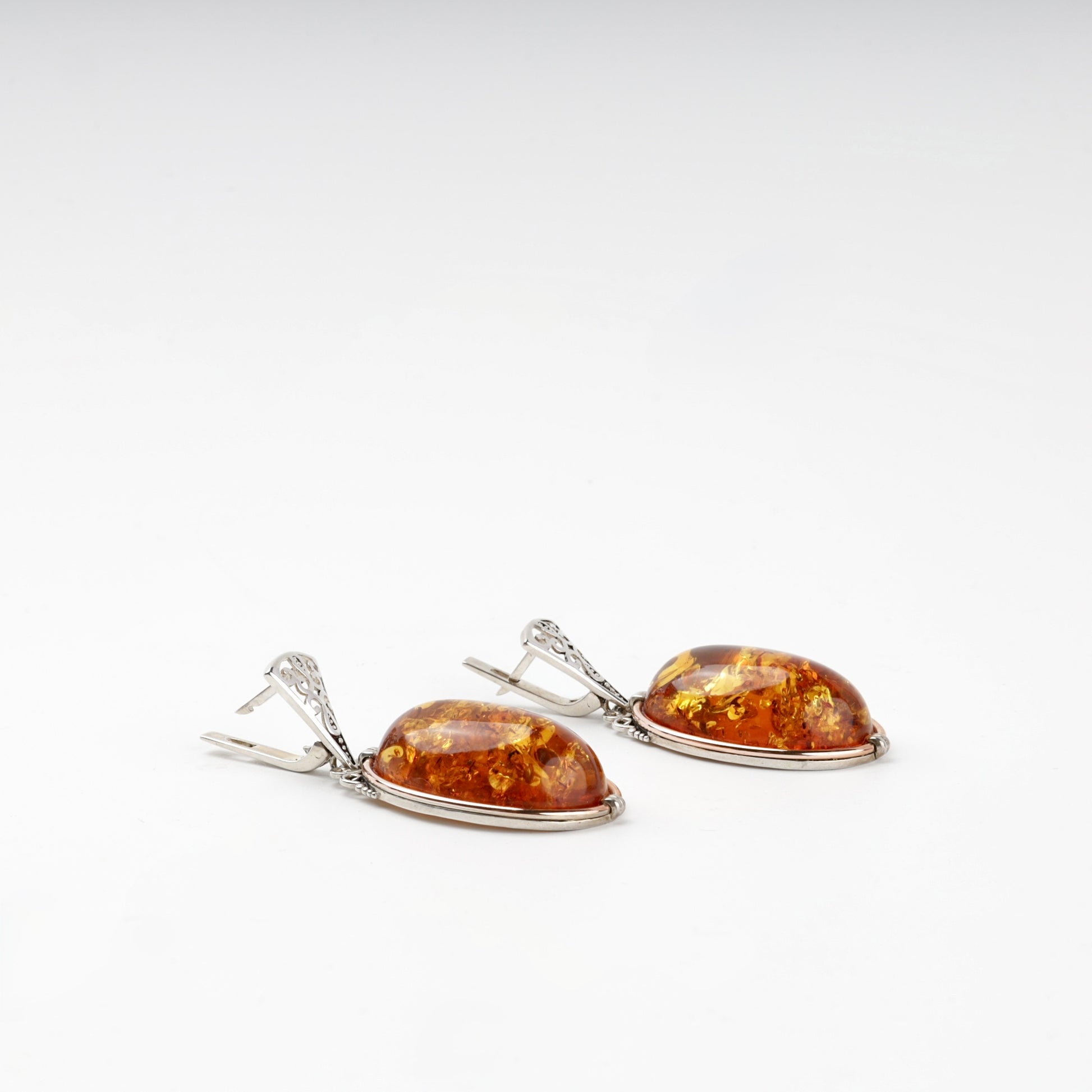 Silver 925 amber earrings with Gold 375 accents — detail — Kabluchka