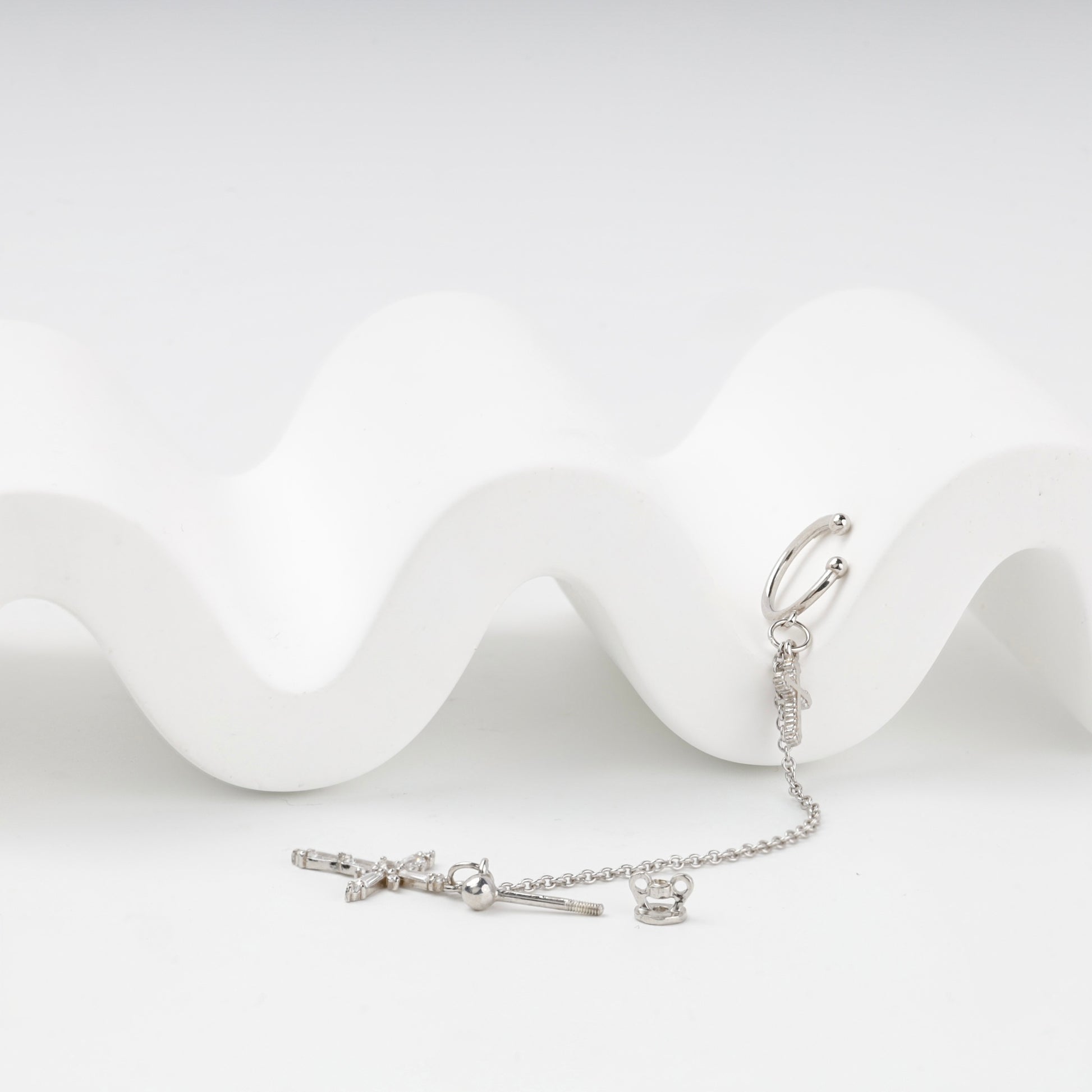Cross ear cuff earring with screw-back stud fitting, detail — Kabluchka