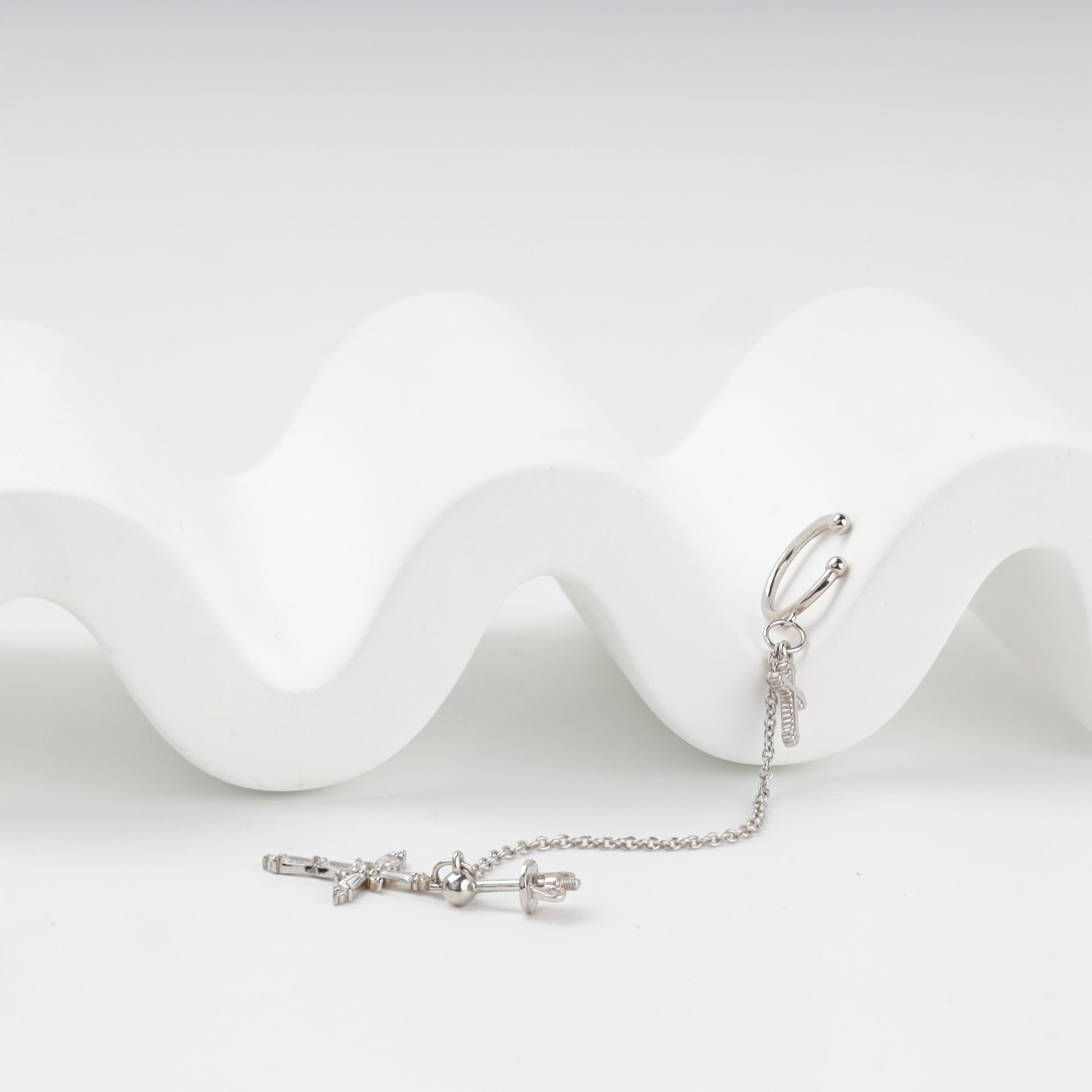 Silver 925 cross earring with chain and ear cuff, flat view — Kabluchka