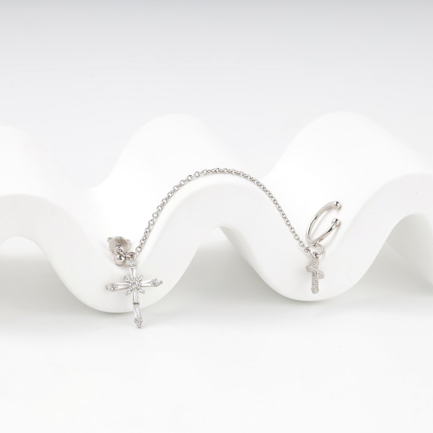 Silver 925 cross chain ear cuff earring with cubic zirconia — Kabluchka