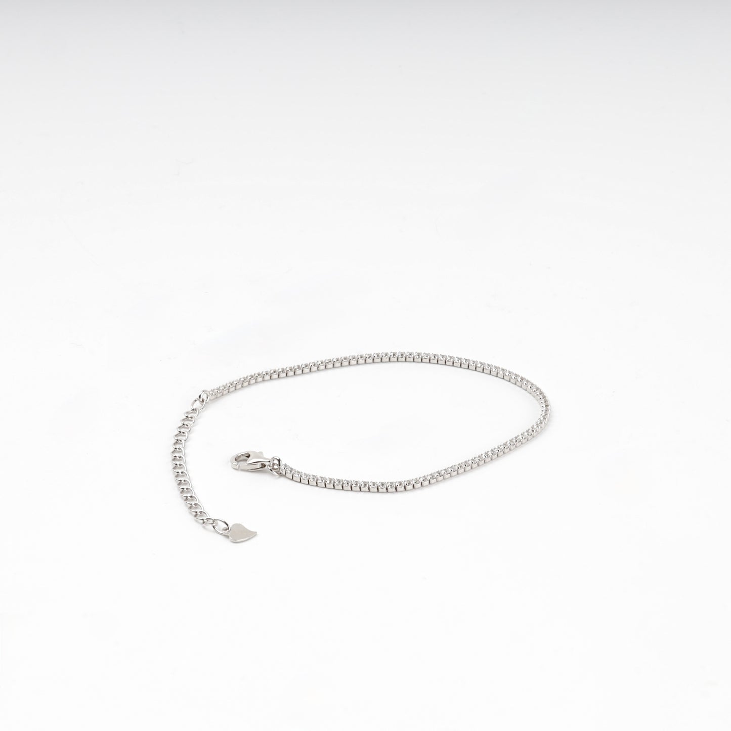 Silver 925 Tennis Bracelet close-up with cubic zirconia — Kabluchka
