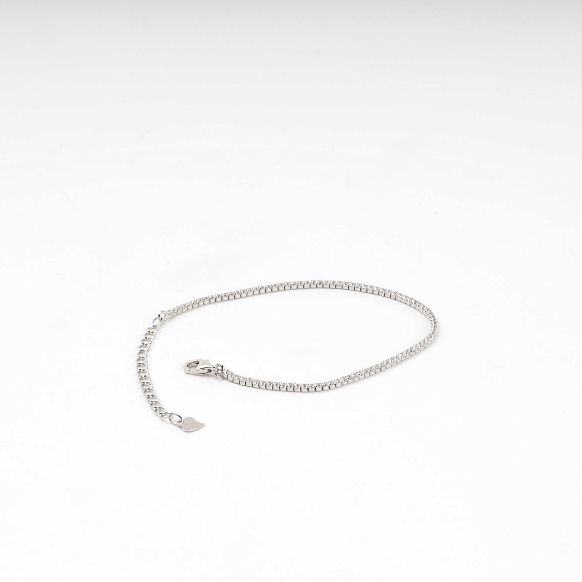 Silver 925 Tennis Bracelet close-up with cubic zirconia — Kabluchka