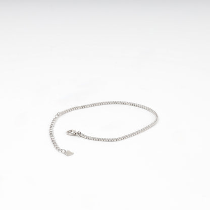 Silver 925 Tennis Bracelet close-up with cubic zirconia — Kabluchka