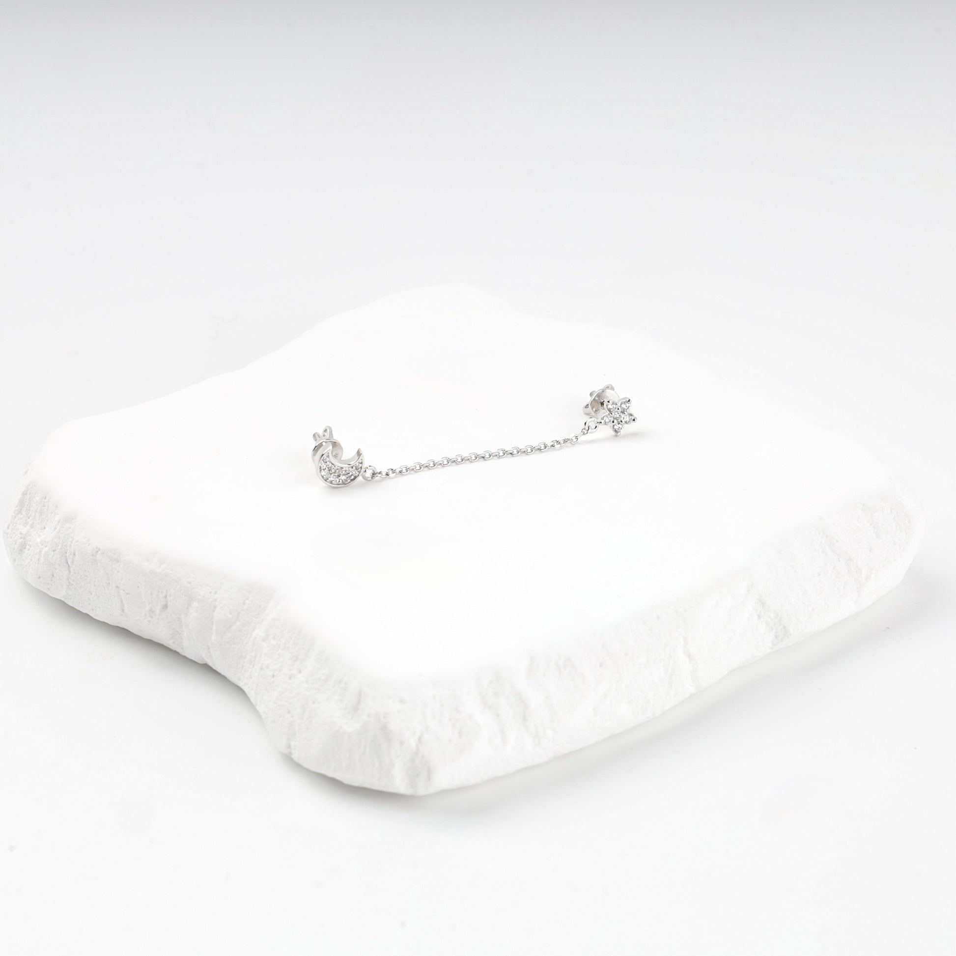 Silver 925 pavé crescent moon and star studs linked by a fine chain — Kabluchka