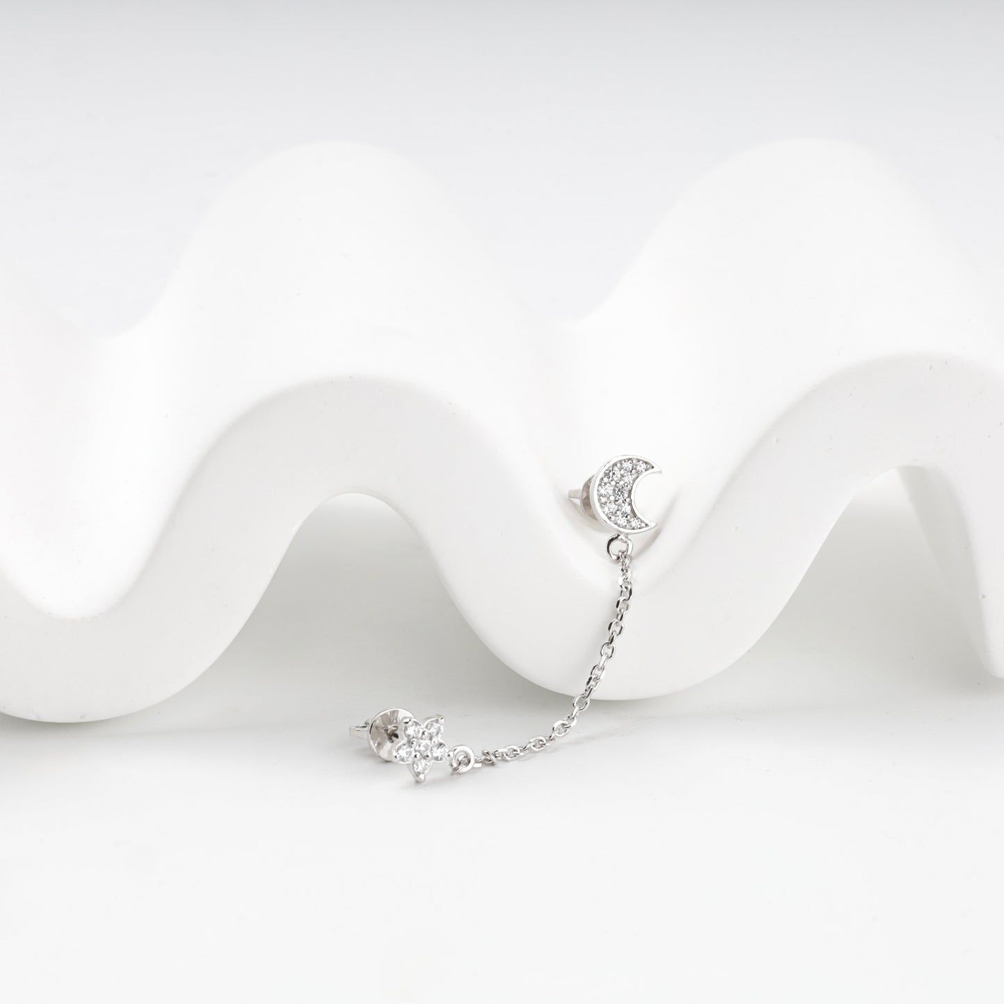 Silver 925 moon and star chain stud earrings with cubic zirconia — Kabluchka