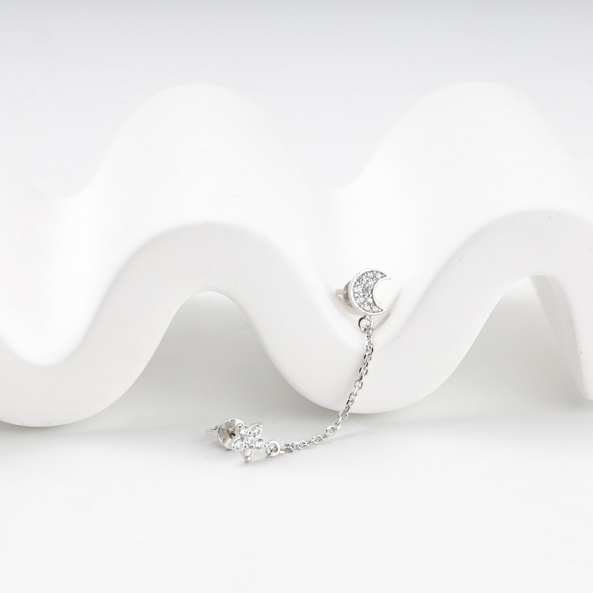 Silver 925 moon and star chain stud earrings with cubic zirconia — Kabluchka