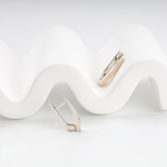 Silver 925 curved drop earrings with gold 375 — Kabluchka