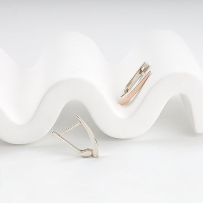 Silver 925 curved drop earrings with gold 375 — Kabluchka