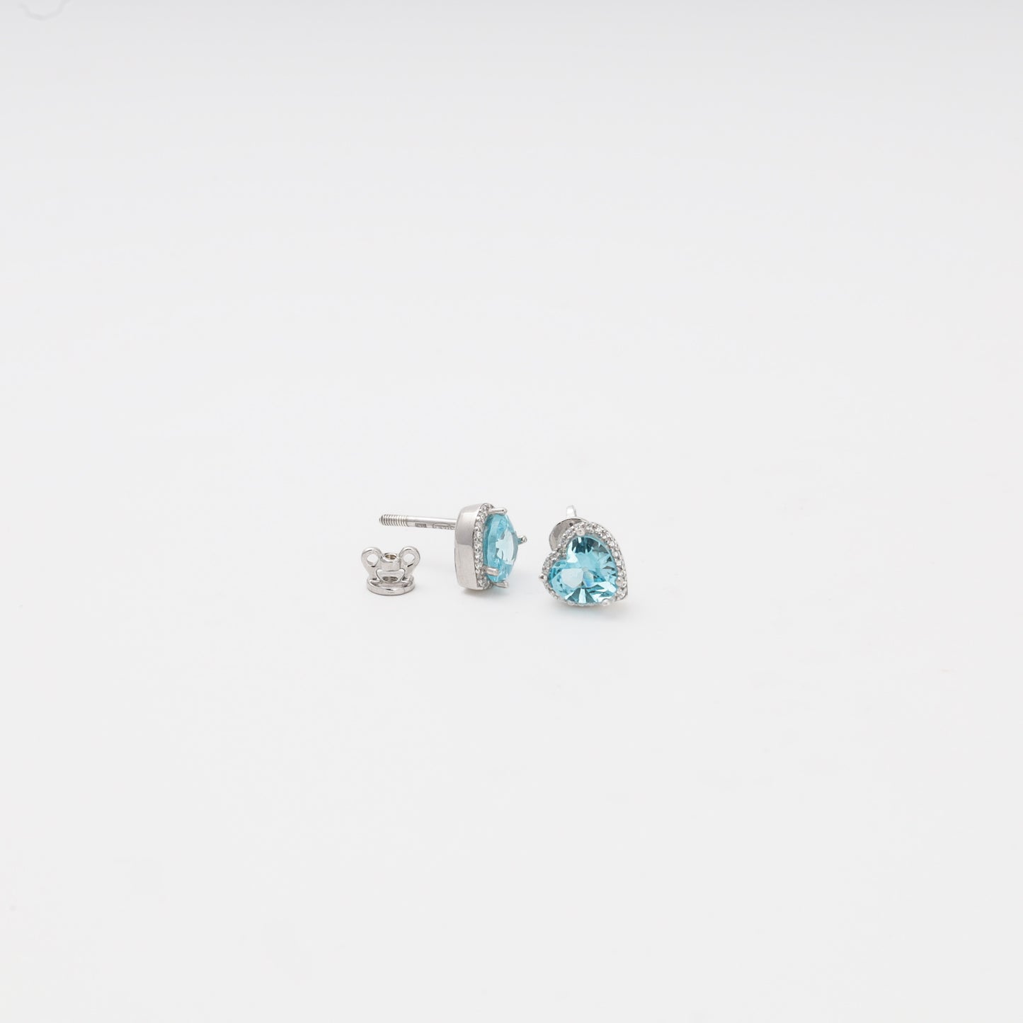 Silver 925 Blue CZ Heart Stud close-up — Kabluchka