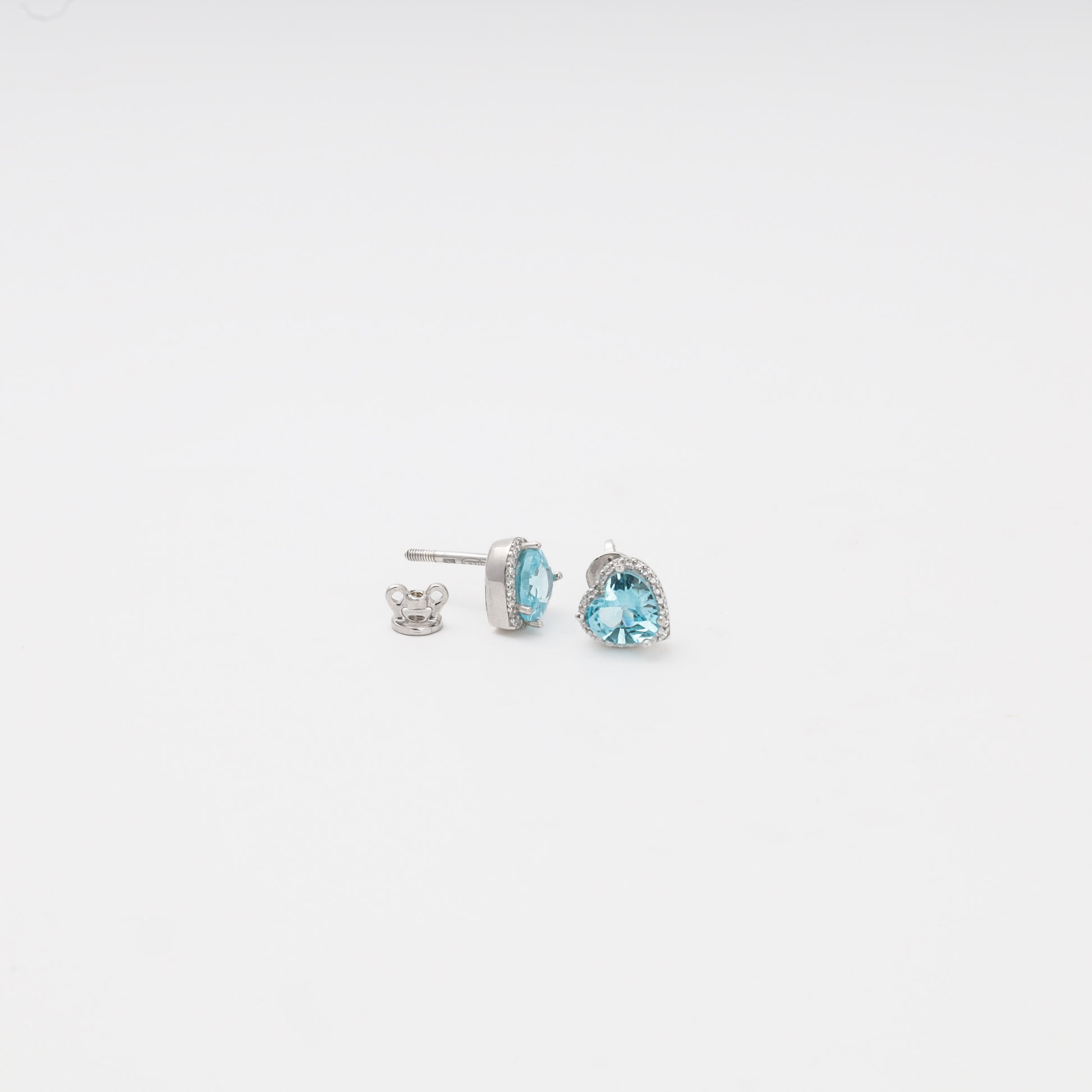 Silver 925 Blue CZ Heart Stud close-up — Kabluchka