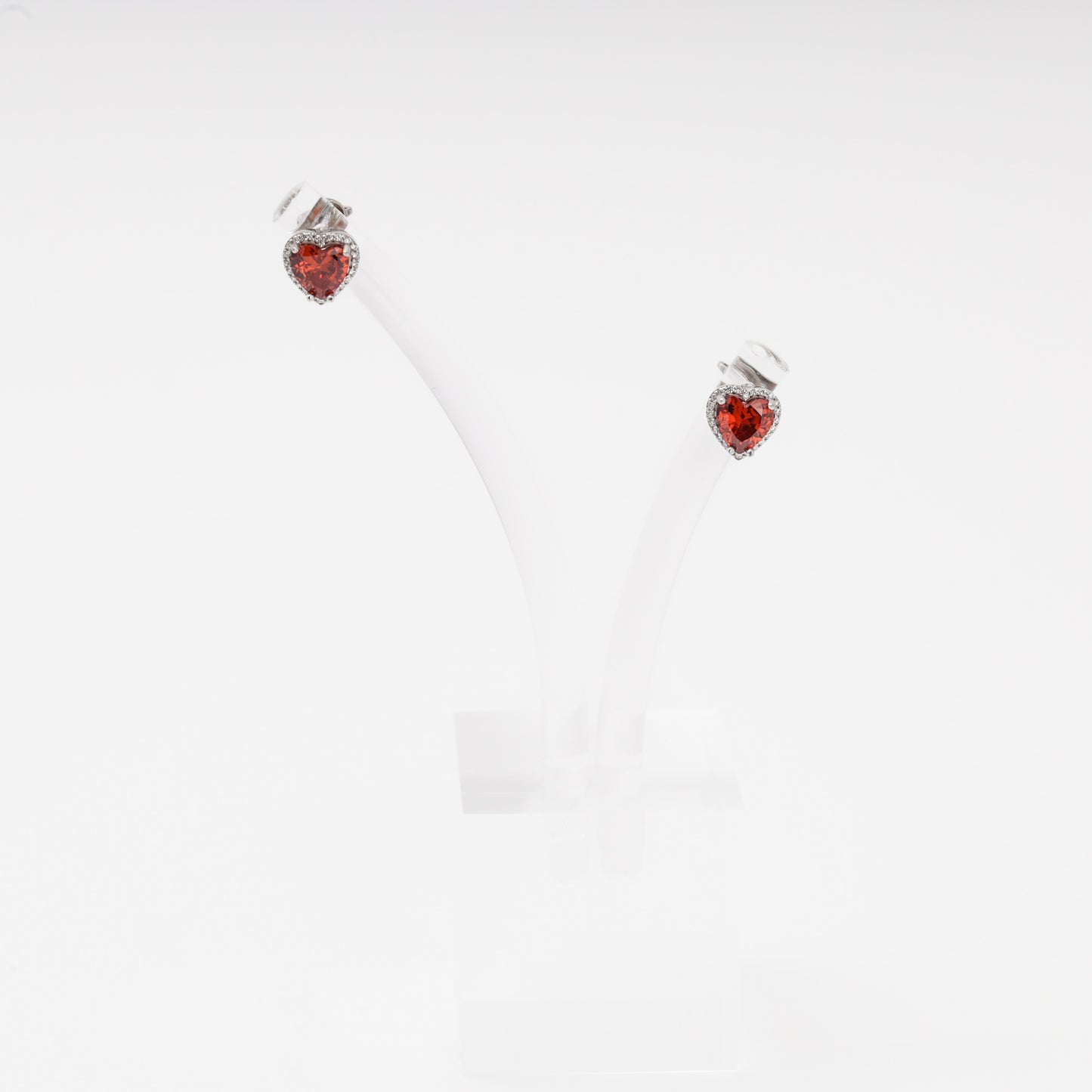 Red cubic zirconia heart stud earrings in silver 925 — Kabluchka