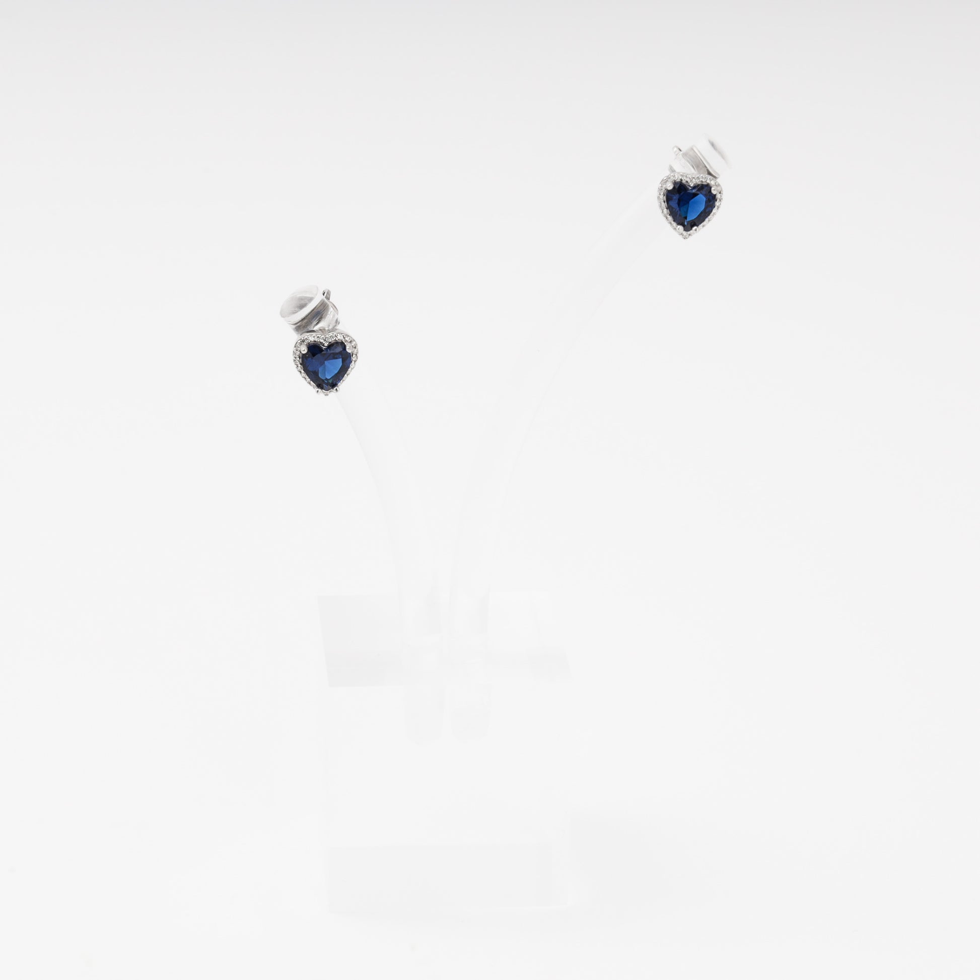 Blue cubic zirconia heart stud earrings in silver 925 — Kabluchka