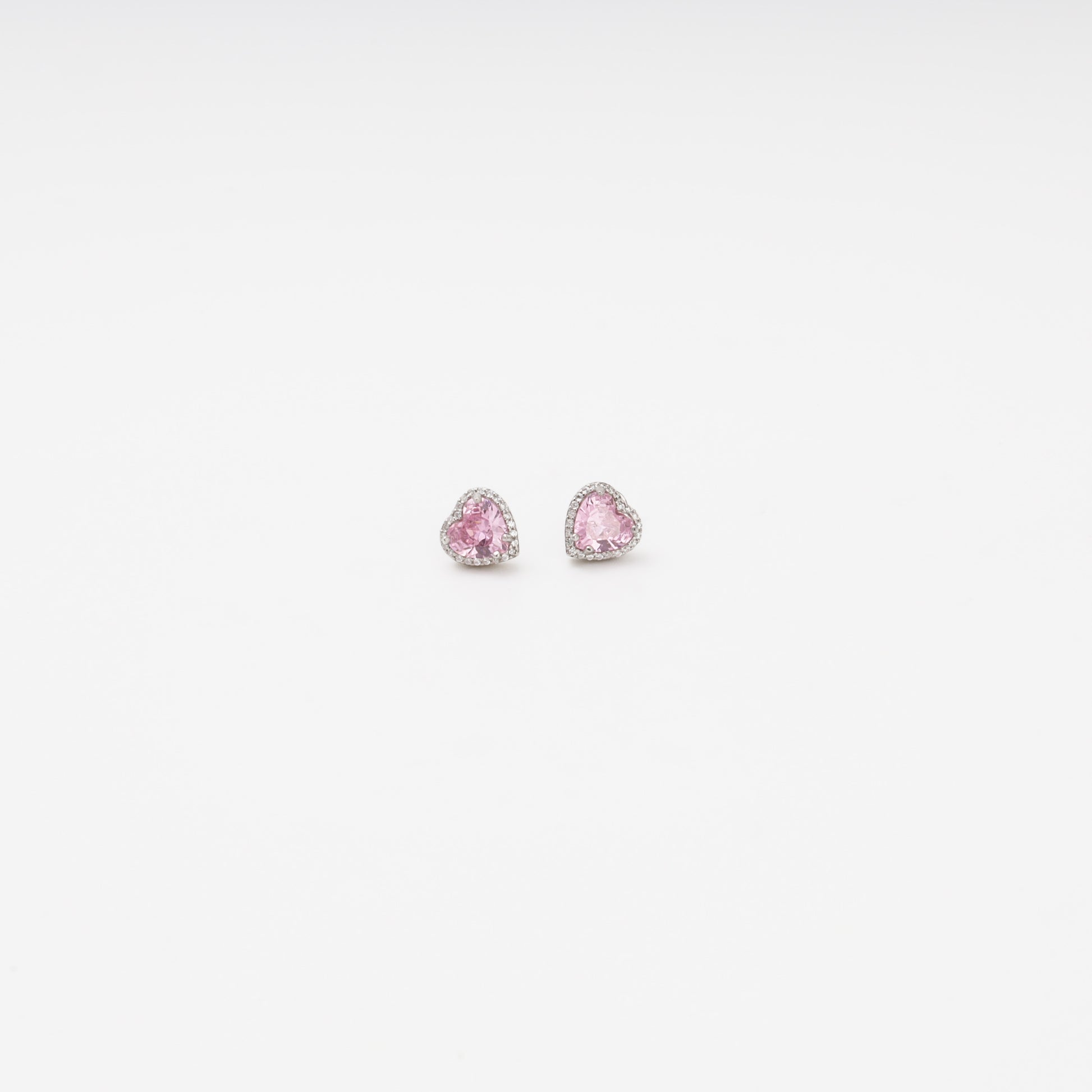 Silver 925 pink heart stud earrings close-up — Kabluchka