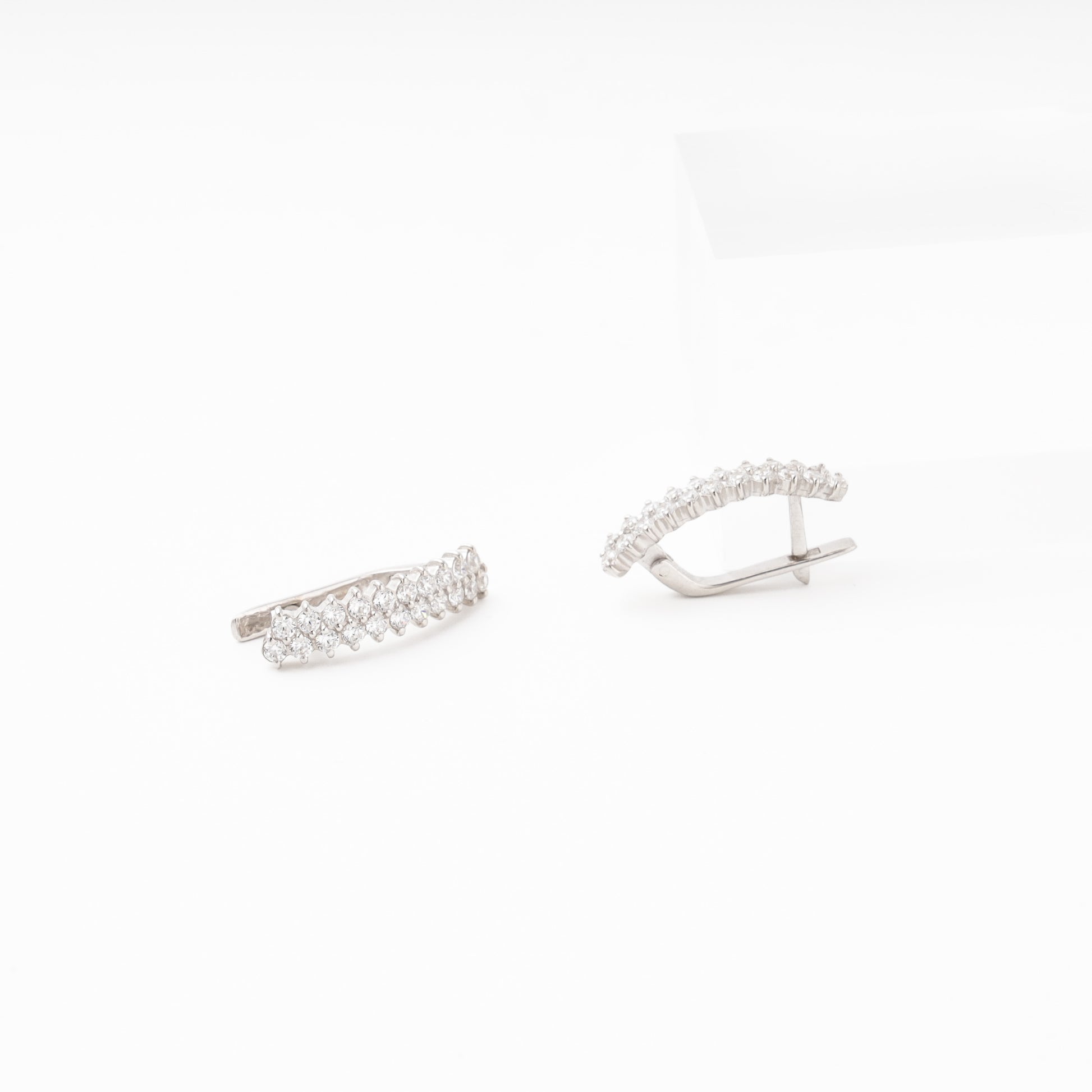Silver 925 CZ Ear Crawler on ear model — Kabluchka
