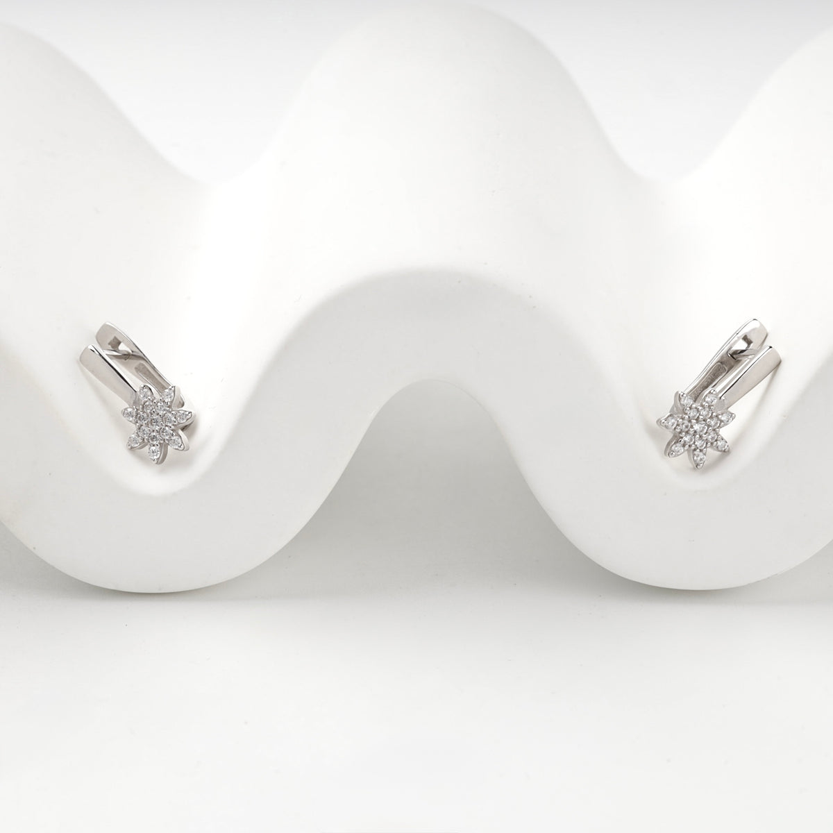 Silver 925 cubic zirconia star kids earrings — polished front detail — Kabluchka