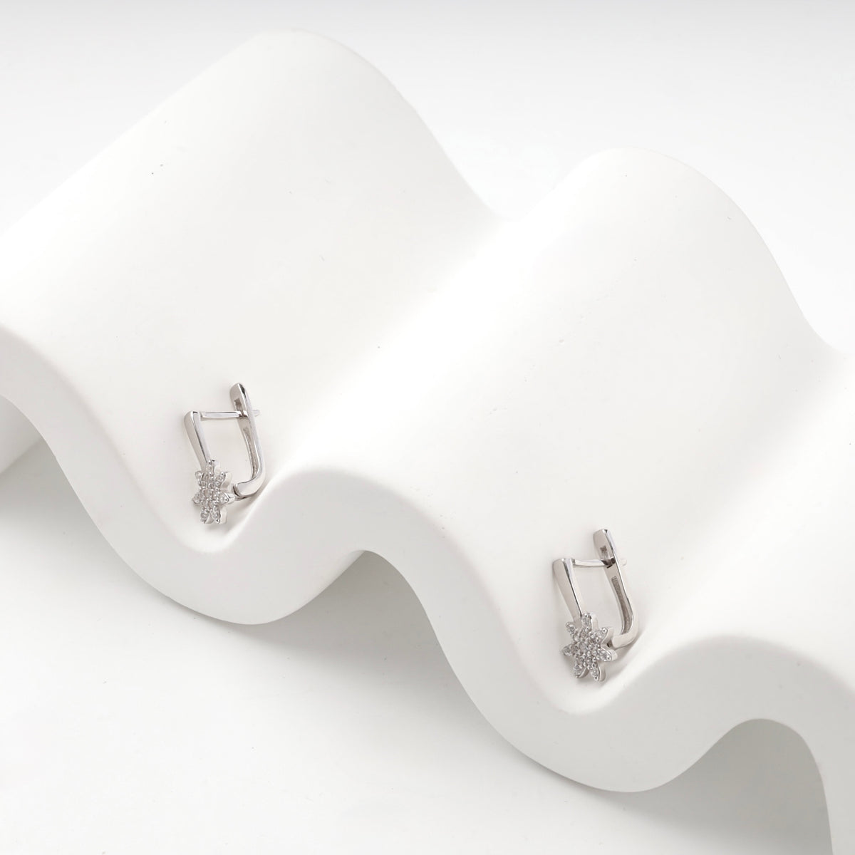 Silver 925 star kids earrings — back and English lock view — Kabluchka