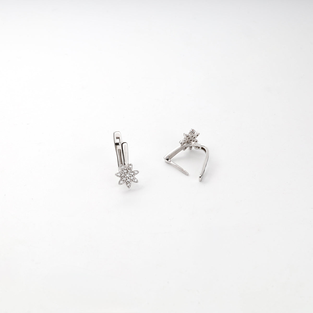 Silver 925 star kids earrings — open English lock detail — Kabluchka