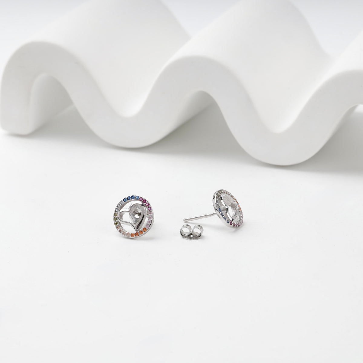 Silver 925 heart stud earrings with loose push-back fastening