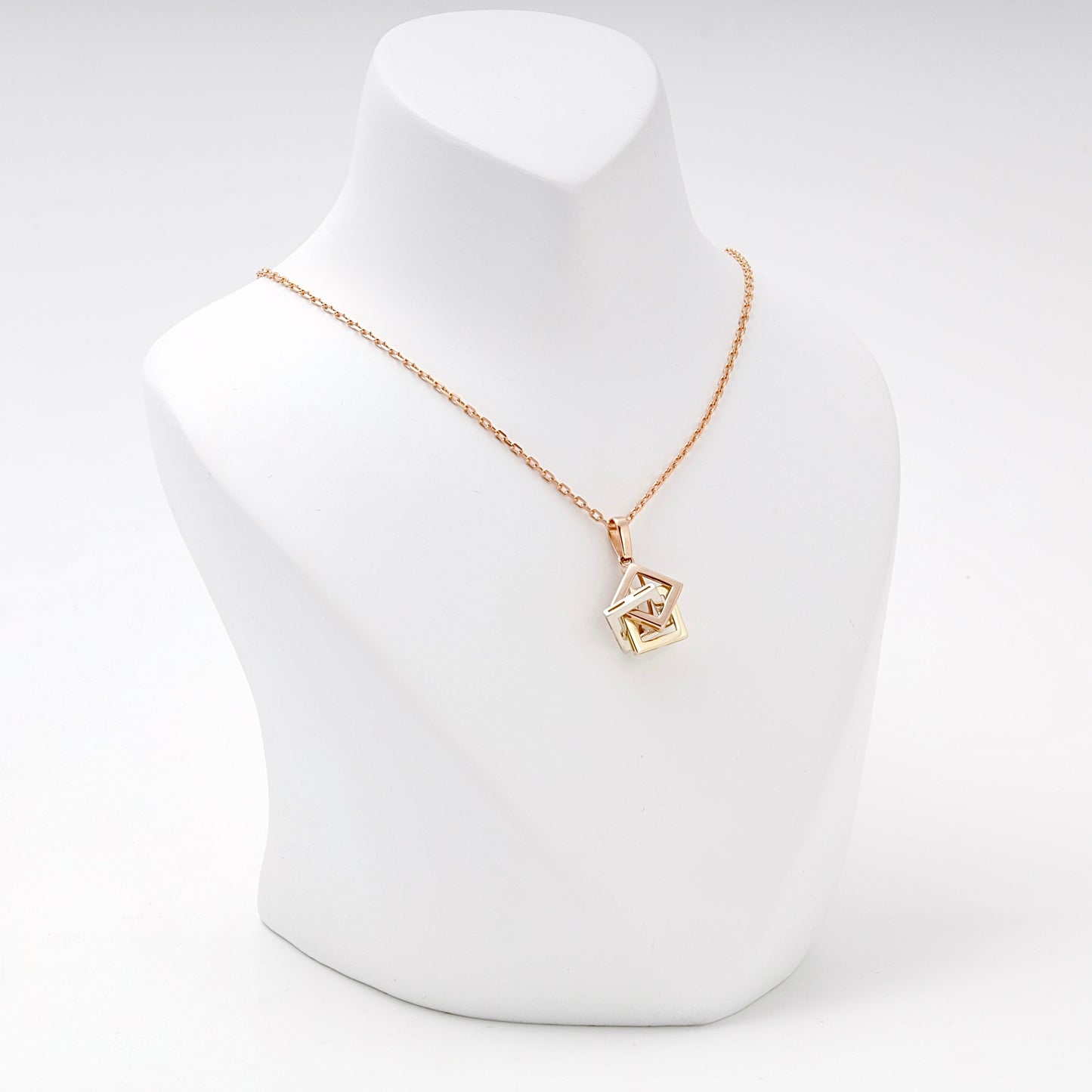Gold 585 three-tone geometric cube pendant on chain — Kabluchka