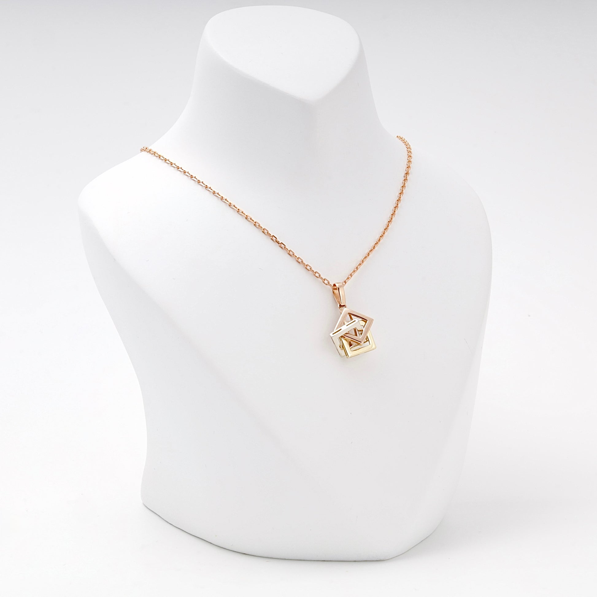 Gold 585 three-tone geometric cube pendant on chain — Kabluchka