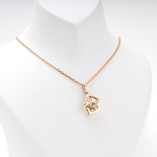 Gold 585 three-tone cube pendant on display — Kabluchka