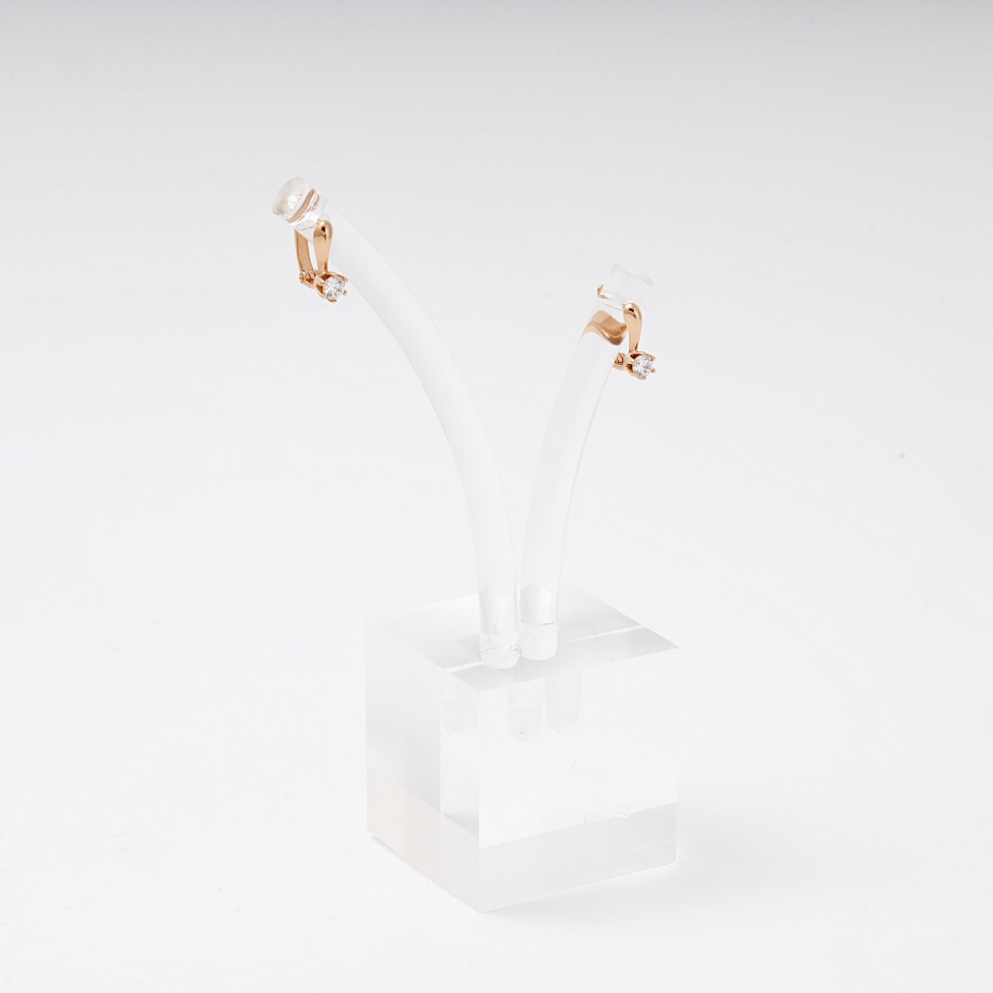 Children's rose gold 585 cubic zirconia earrings on display — Kabluchka
