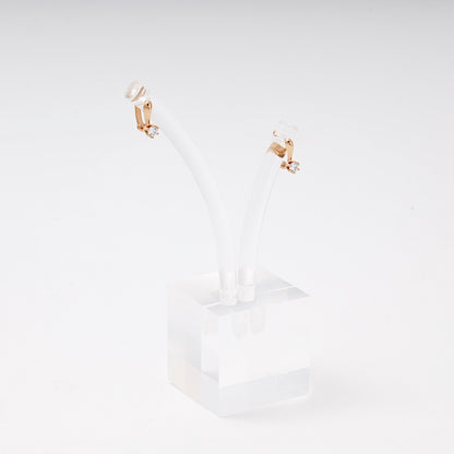 Children's rose gold 585 cubic zirconia earrings on display — Kabluchka