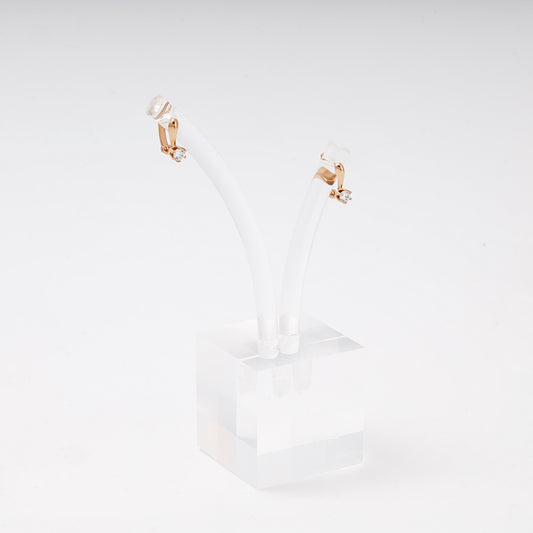 Children's rose gold 585 cubic zirconia earrings on display — Kabluchka
