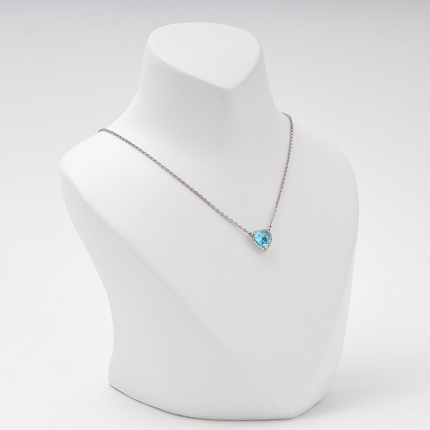 Silver 925 Blue Heart CZ Pendant Necklace on model — Kabluchka