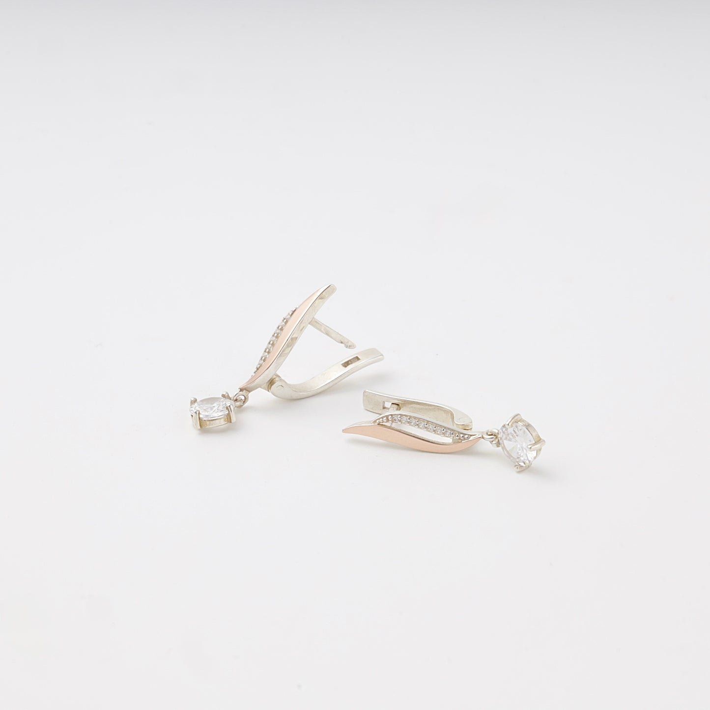 Silver 925 twist drop earrings with hanging cubic zirconia — Kabluchka