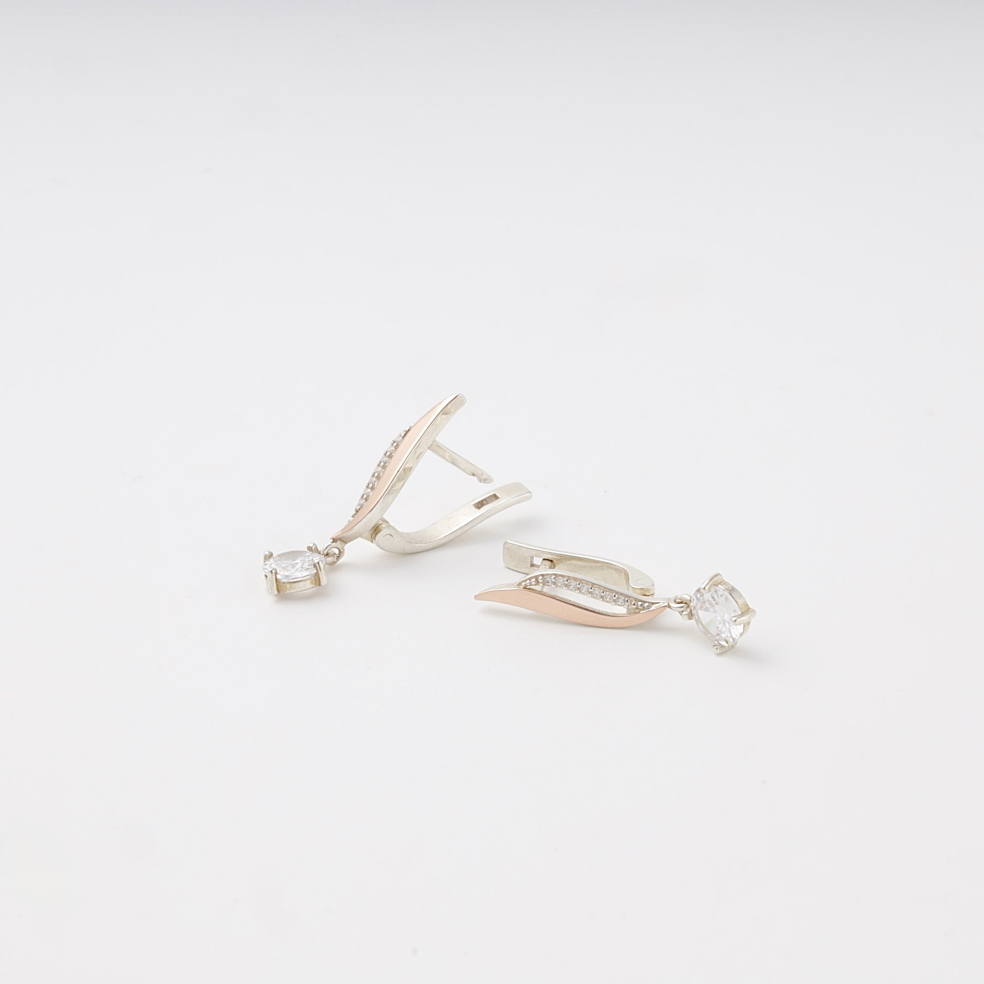 Silver 925 twist drop earrings with hanging cubic zirconia — Kabluchka
