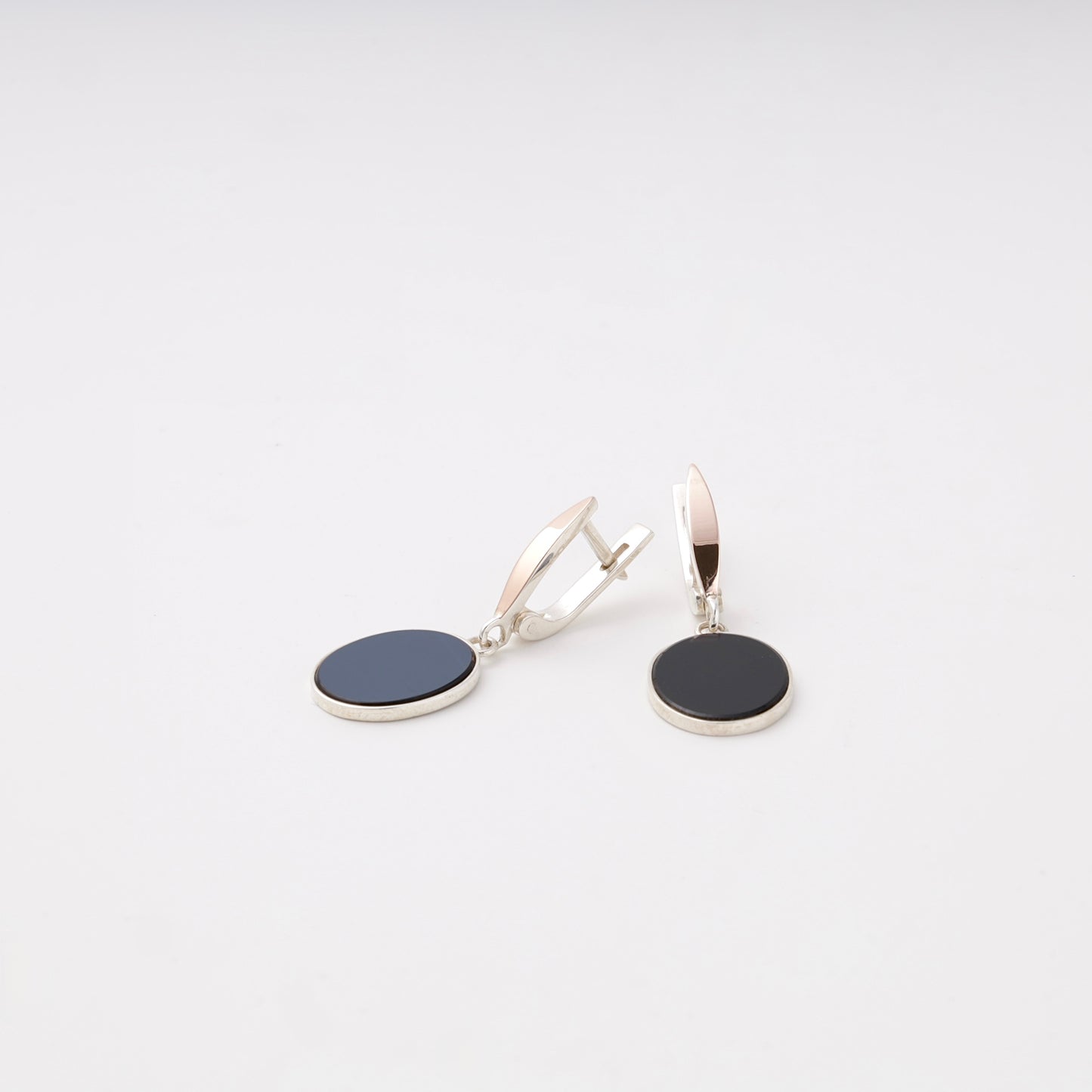 Silver 925 onyx drop earrings with English lock — Kabluchka