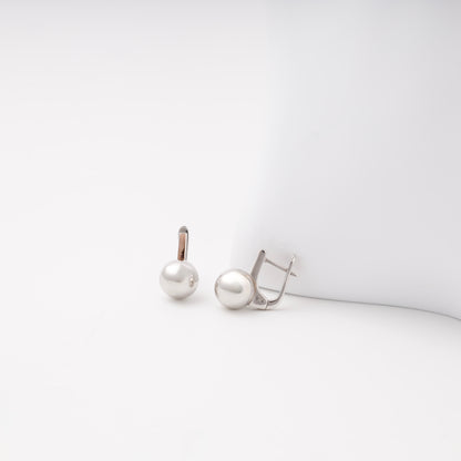 Silver 925 ball earrings side view with English lock — Kabluchka
