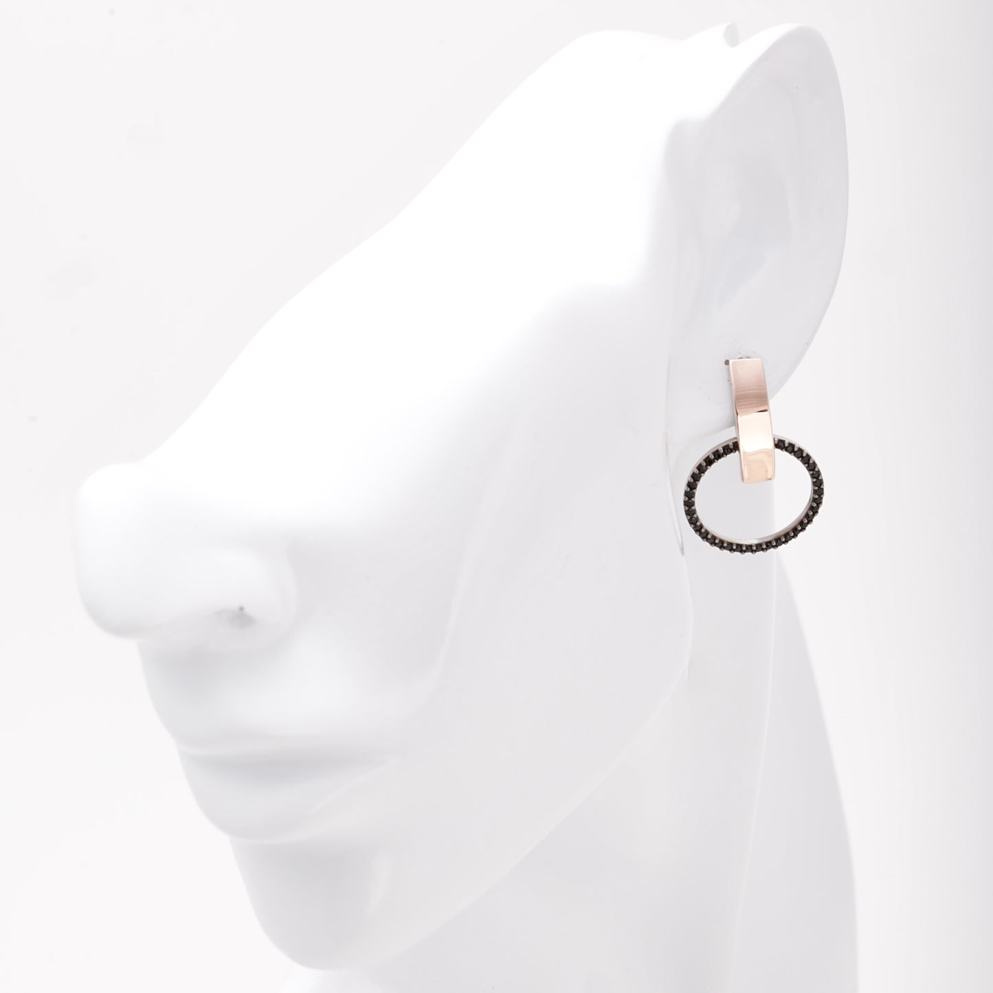 Silver 925 black cubic zirconia circle drop earring on ear model — Kabluchka