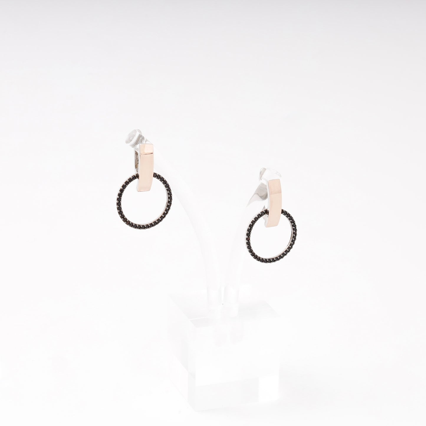 Silver 925 black CZ circle drop earring on display stand — Kabluchka