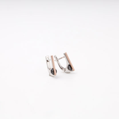 Silver 925 bar earrings with black cubic zirconia and gold 375 — Kabluchka