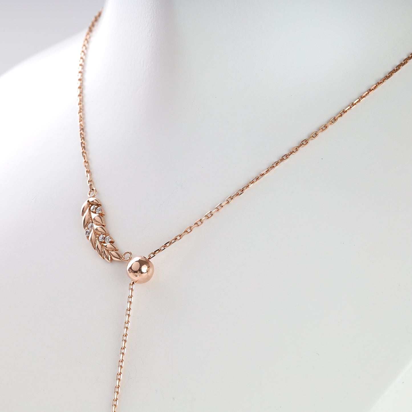 Rose gold 585 Aurelia necklace adjustable slider detail — Kabluchka Jewelry Store