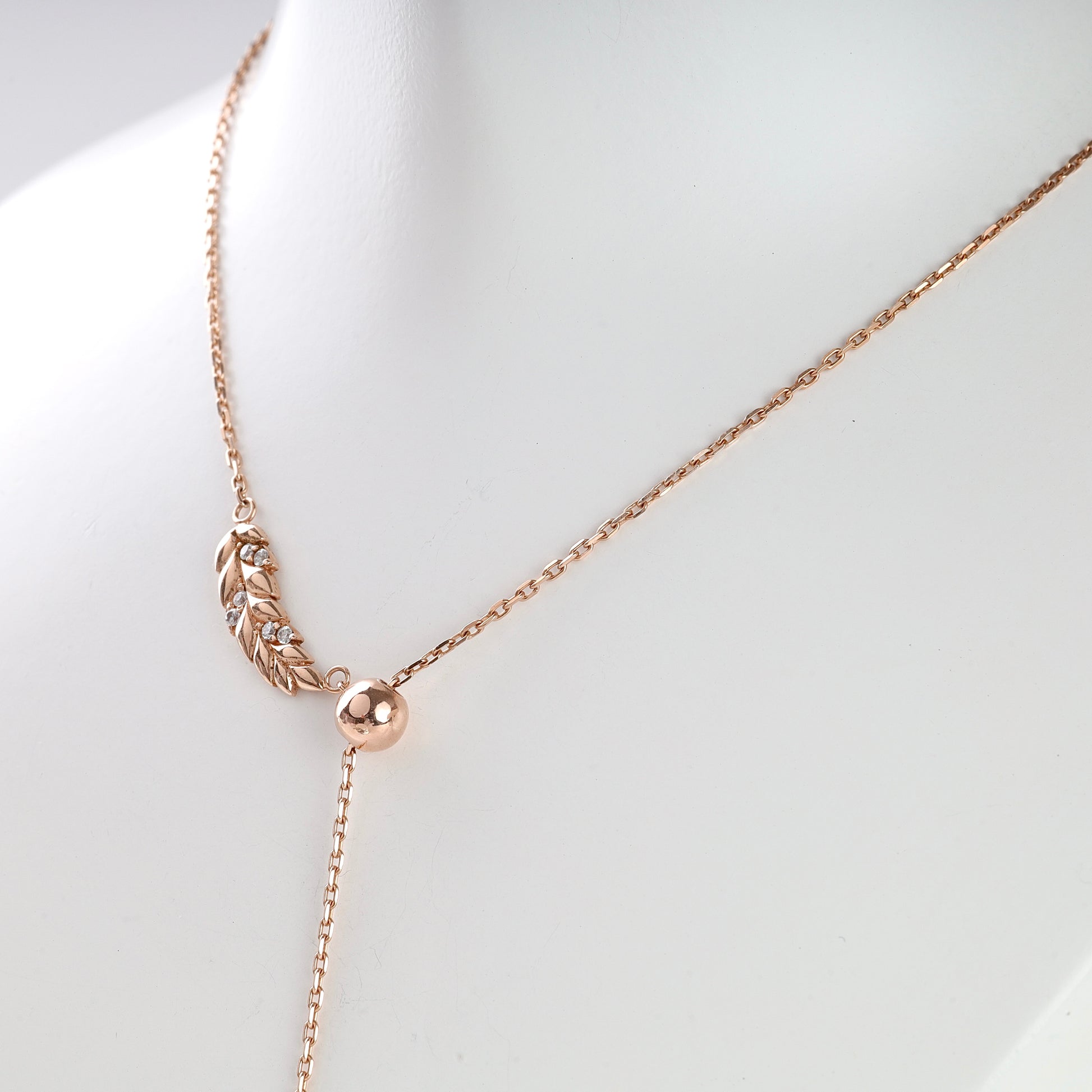 Rose gold 585 Aurelia necklace adjustable slider detail — Kabluchka Jewelry Store